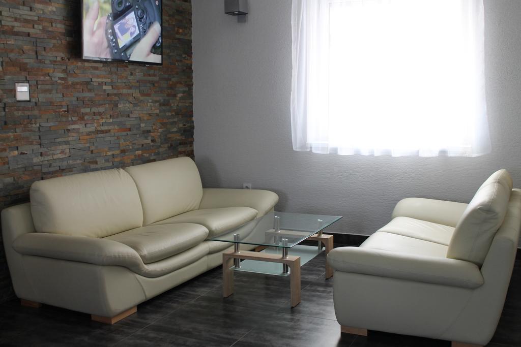 Penzion Bowten Secovce Exterior foto